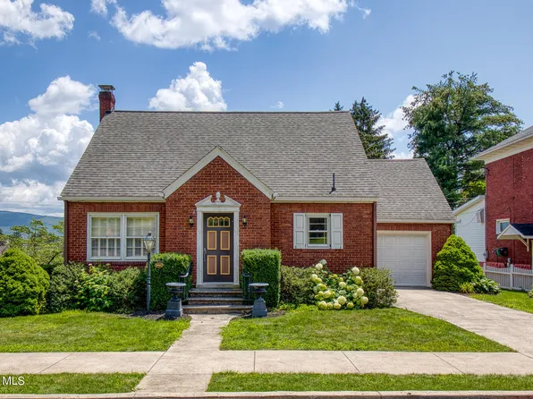 901 27th Ave, Altoona, PA 16601