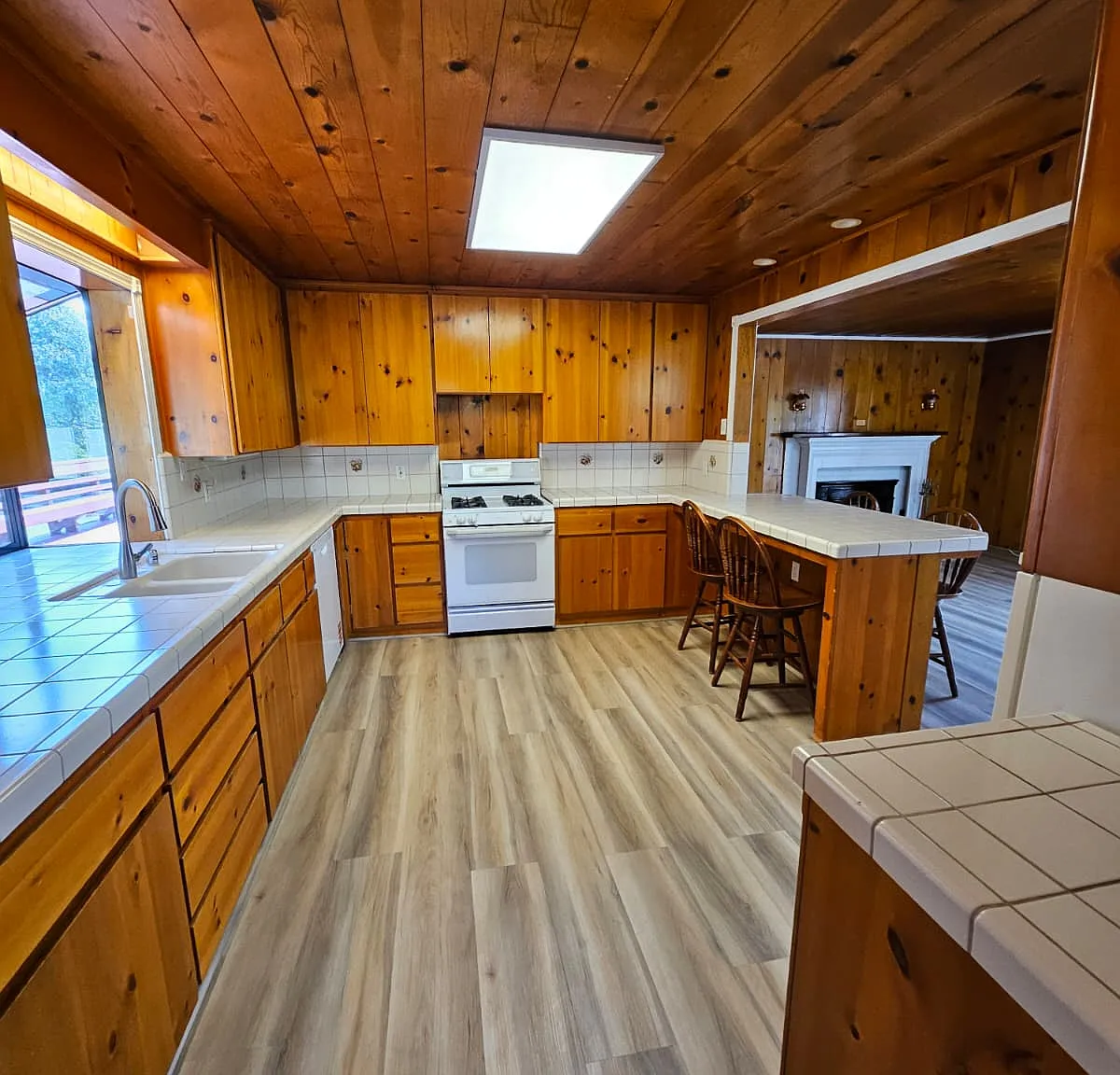 2 bed, 1268 sqft, $2,588 — Photo 4
