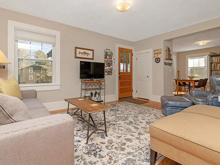 63 Lingerlong Ln — Photo 3