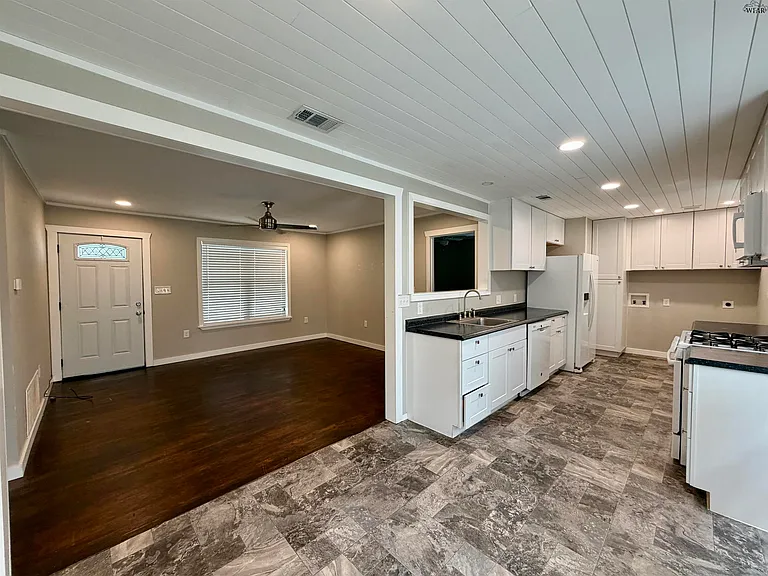 404 N West Ave — Photo 5