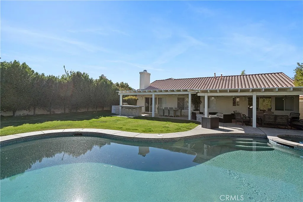 3 bed, 2216 sqft, $5,797 — Photo 3