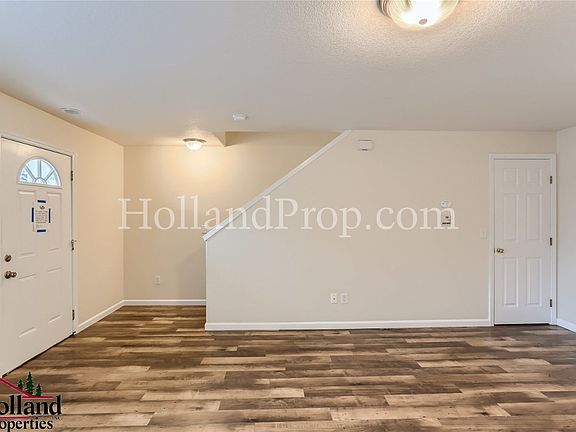 4th image of 737 SE 15th Ave
