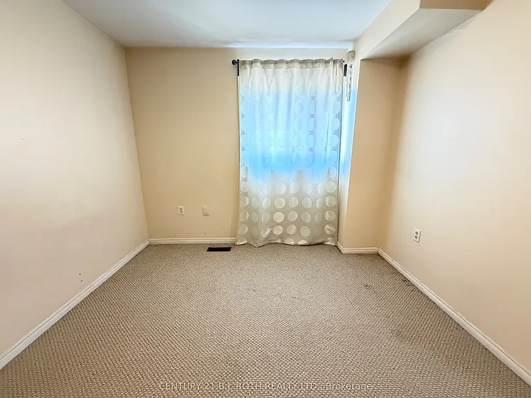 29 Irwin Dr #UPPER — Photo 17