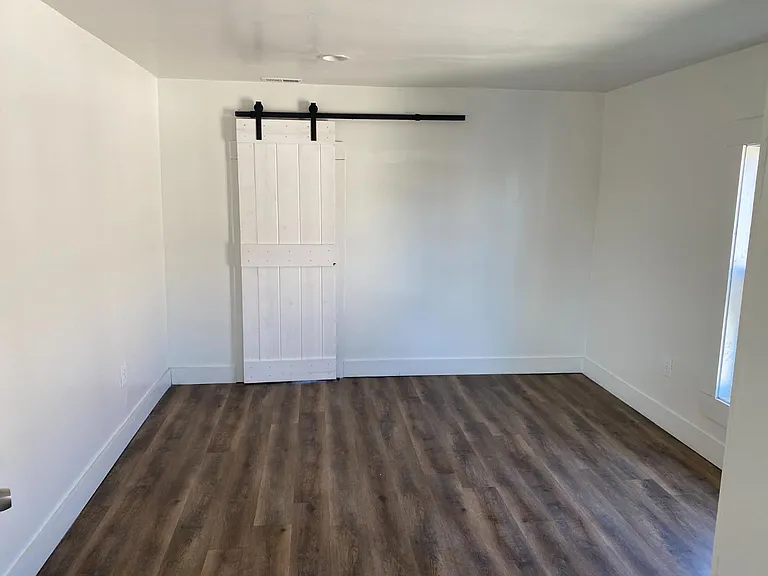 Unit Photo