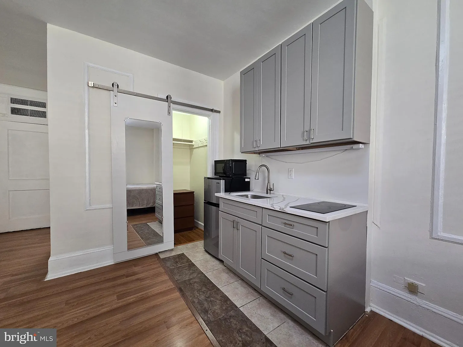 Arts Condominium — Photo 4