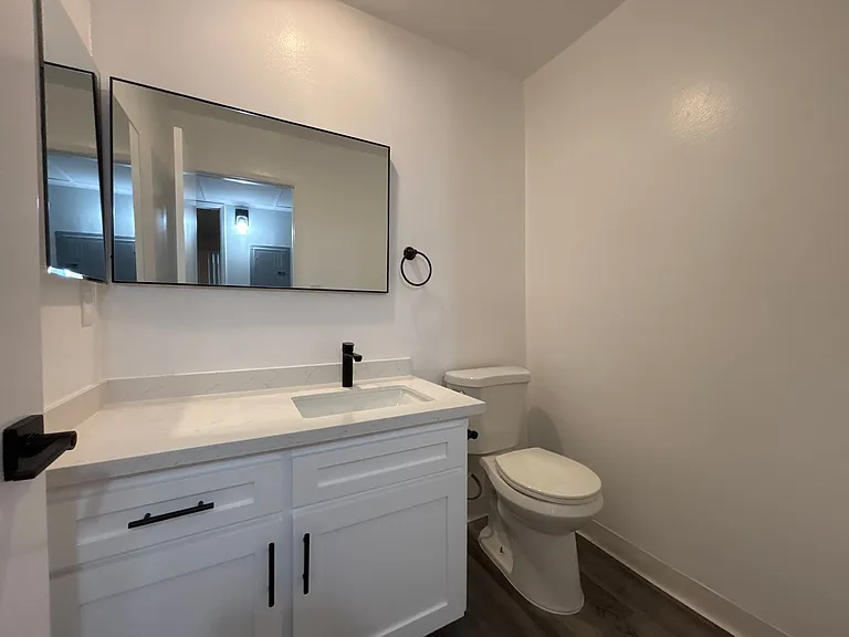 616 North Sweetzer Avenue — Photo 23