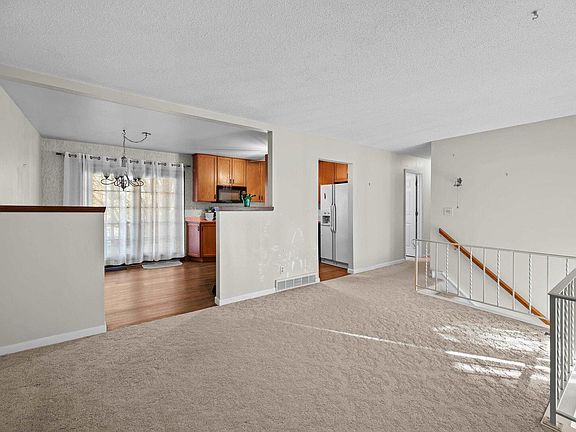 3rd image of 3907 Rolling Hills Dr
