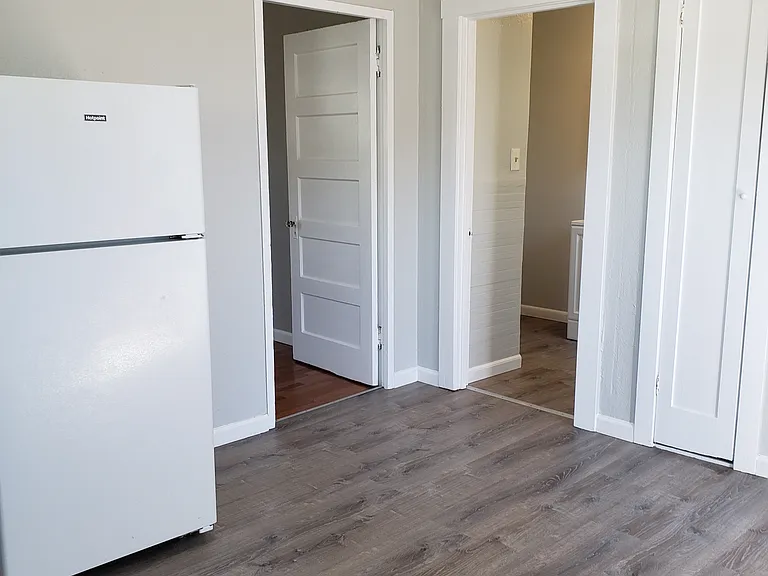 530 46th St #2 — Photo 5