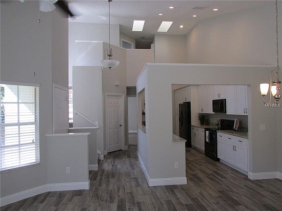 2nd image of 1488 Creekside Cir