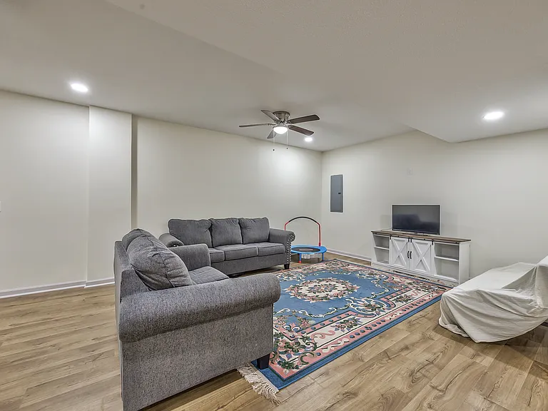 8135 NW 90th Ter — Photo 19