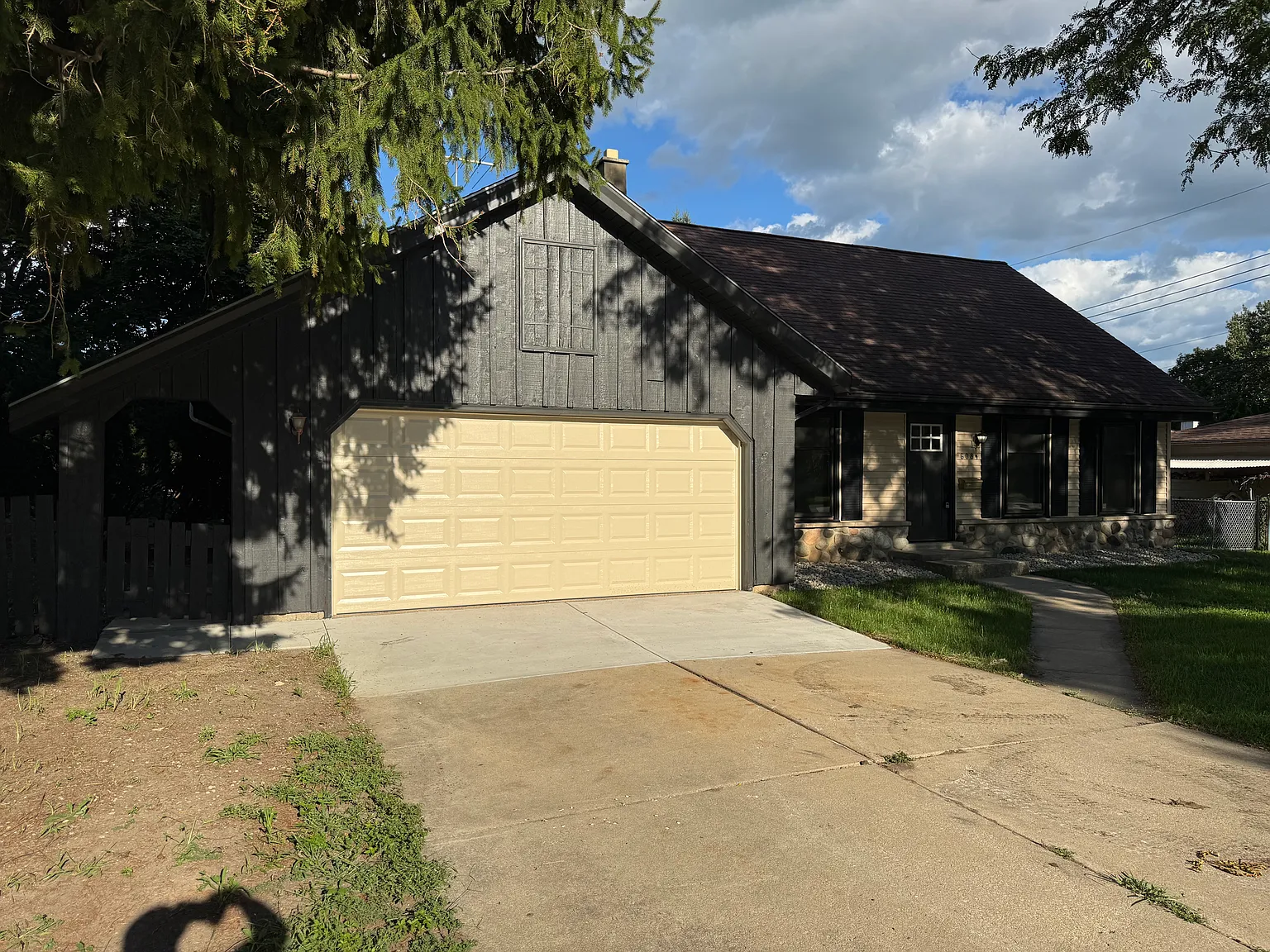 3 bed, 1.5 bath, 1687 sqft, $2,795 — Photo 1