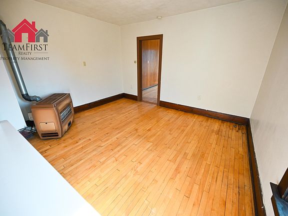 2nd image of 205 N Maple St #204