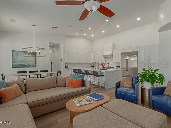 4th image of 819 W SPARROW Place