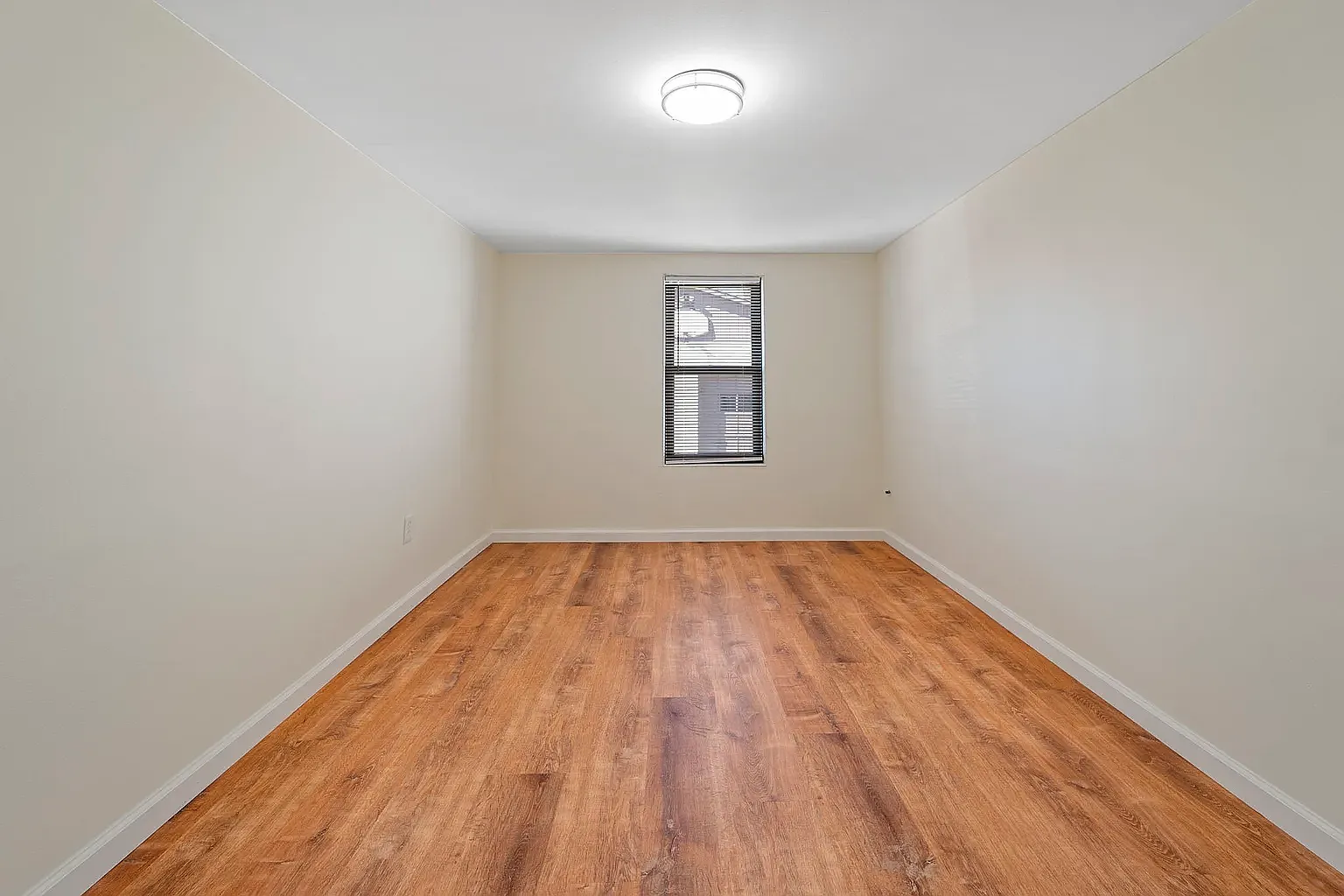 4 bed, 2334 sqft, $2,300 — Photo 4