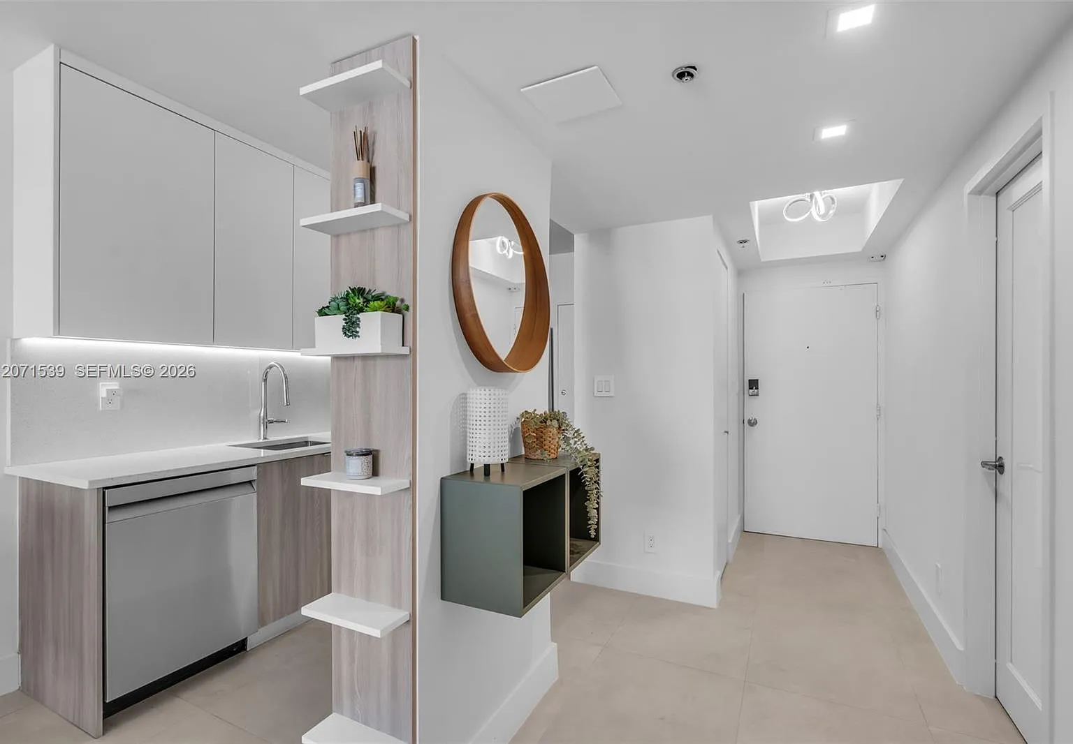 The Decoplage Condo — Photo 4