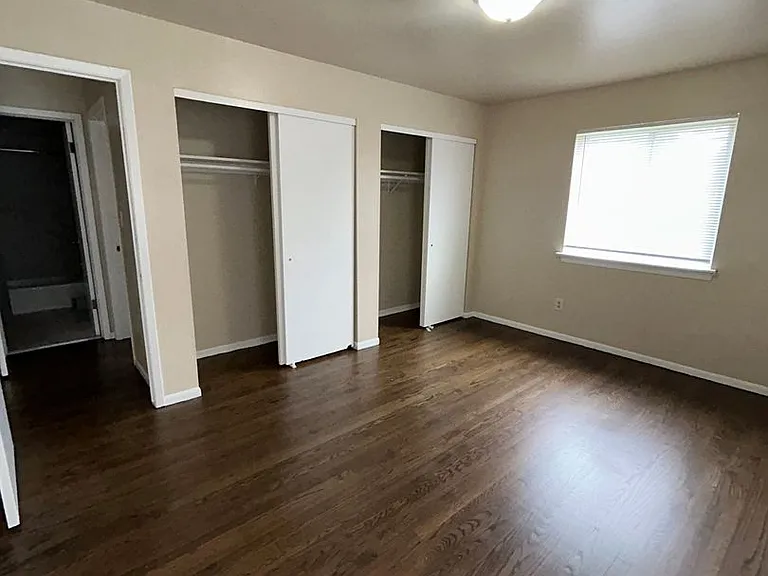 2907 E Grange Ave — Photo 8