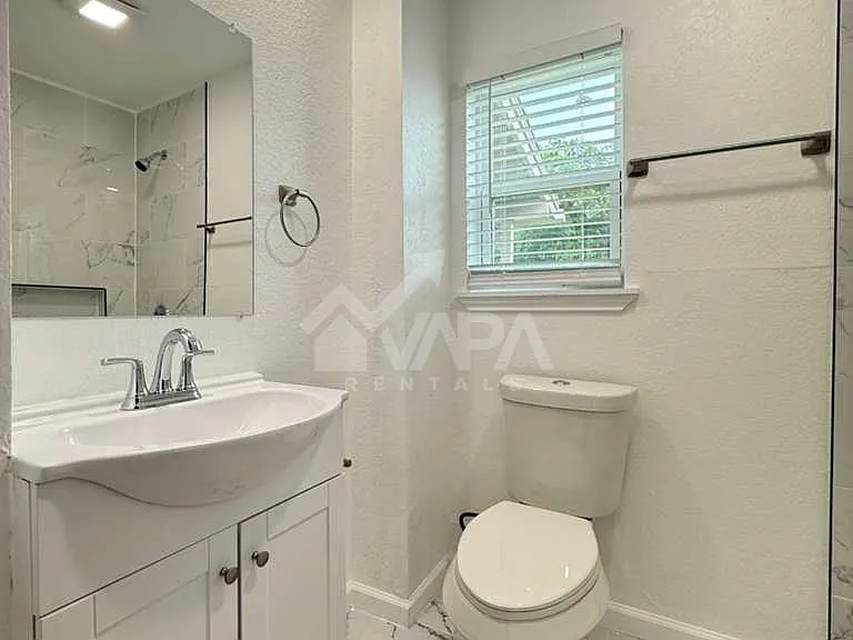242 Glamis Ave — Photo 15
