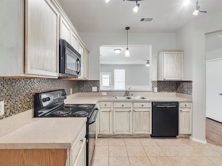 10652 Astor Dr — Photo 4