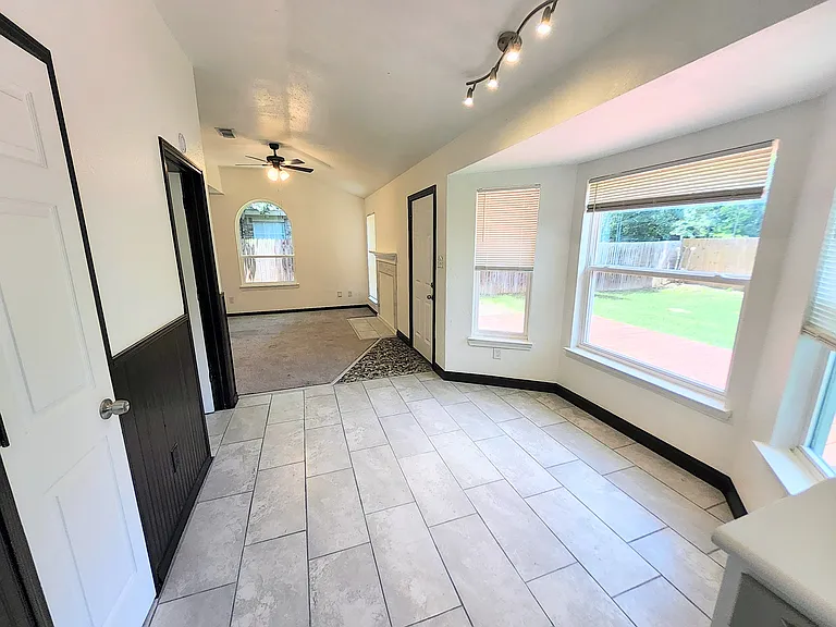 4672 Heatherbrook Ln — Photo 6