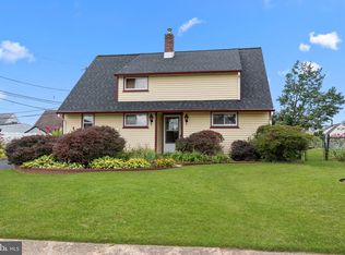 67 Greenbriar Rd, Levittown, PA 19057