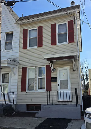 230 Mercer St Photo 1