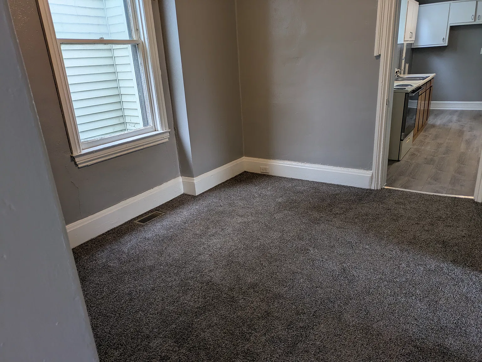 3 bed, 2352 sqft, $1,200 — Photo 3