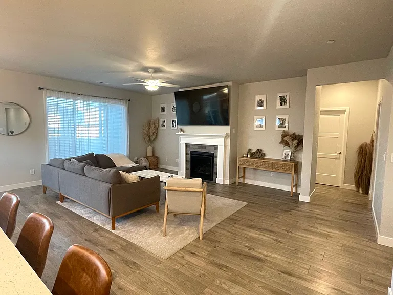 4658 Village View St — Photo 6