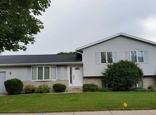 1272 Red Cedar Ct, Onalaska, WI 54650