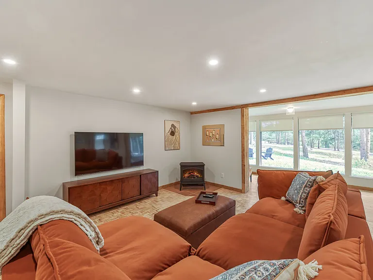 4374 Picutis Rd — Photo 5