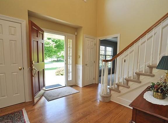 2nd image of 127 Knoxlyn Farm Dr