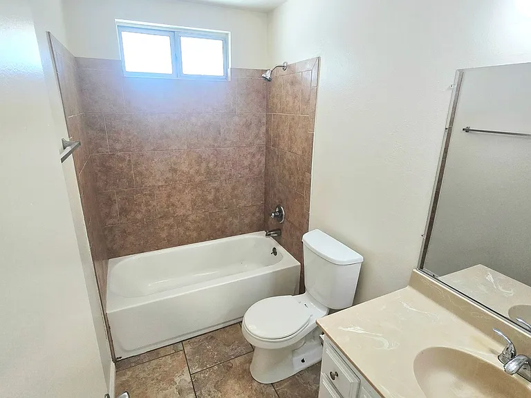 180 S Laurel Ave — Photo 10