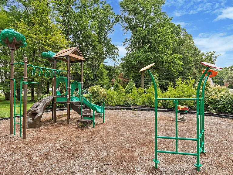 Park at Westminster — Photo 26