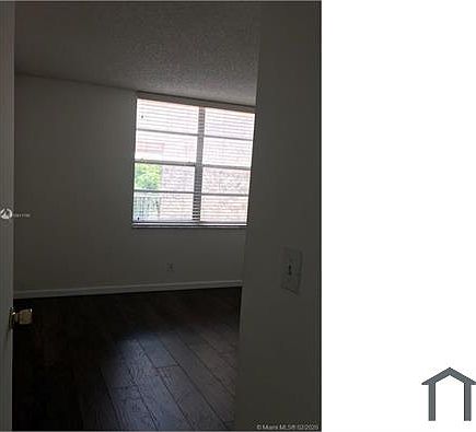 2nd image of 9410 Live Oak Pl