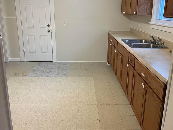 3rd image of 213 Courtland Ave #1