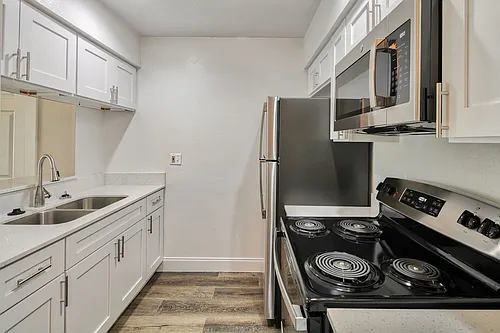 4700 King St Photo 1