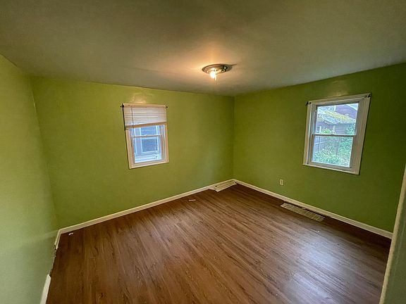 4th image of 450 Shirley Ave