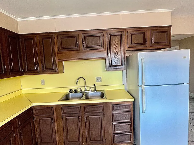 186 E Main St — Photo 11