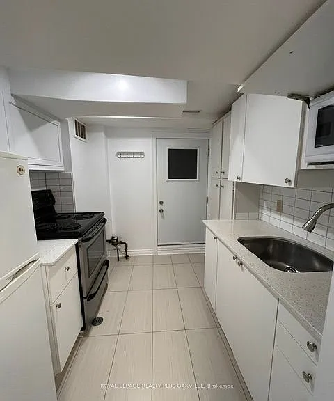 3576 Ash Row Cres #LOWER — Photo 7