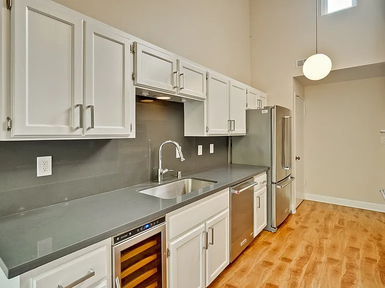 4271 Ponce Dr — Photo 4