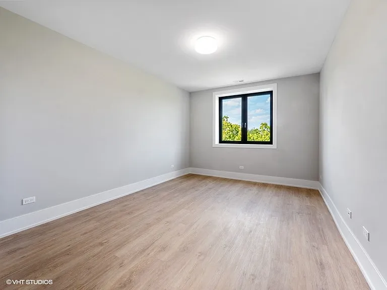 3839 N Clark St #402 — Photo 3