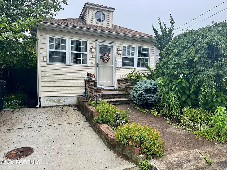 14 Sycamore Ave
