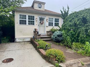 14 Sycamore Ave, Middletown, NJ 07748