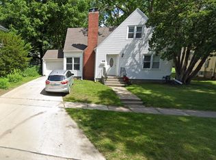 921 W 19th St, Cedar Falls, IA 50613