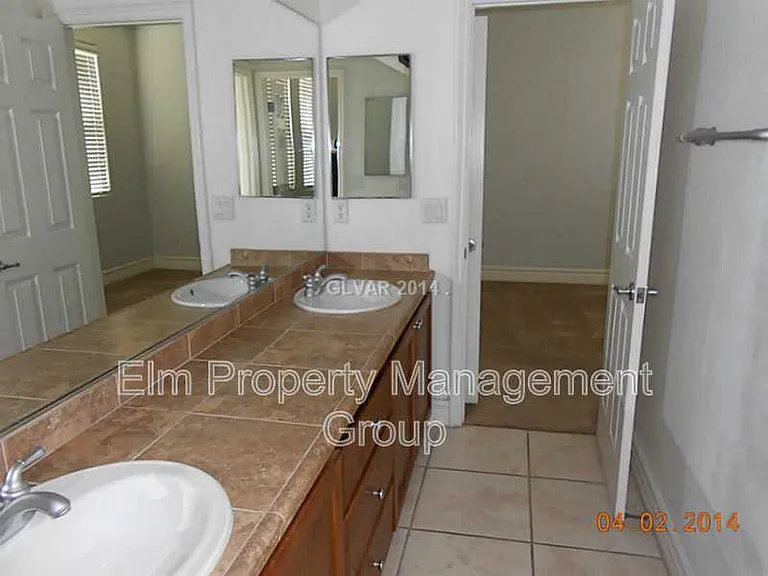 9795 Waukegan Ave — Photo 5