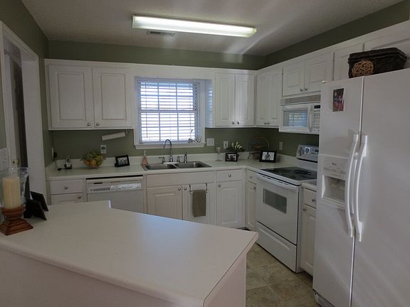 3rd image of 271 Augustine Dr