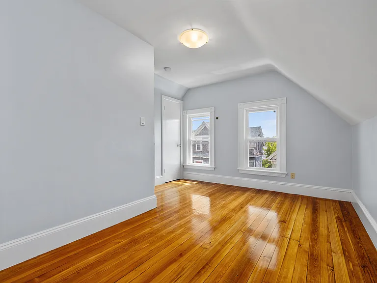 55 Hawthorne St #2 — Photo 16