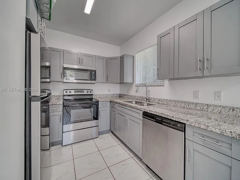 14710 NE 7th Ct #14710 — Photo 1