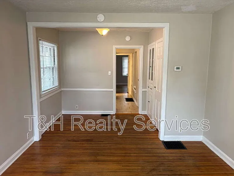 2106 E 46th St — Photo 7