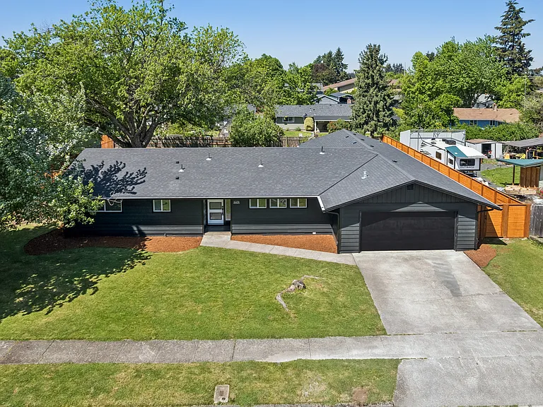 1079 Westwood Dr — Photo 16