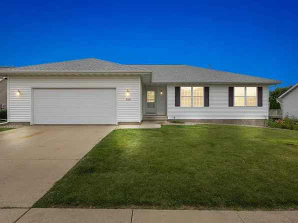 2360 Prairie Hill Dr, Marion, IA 52302